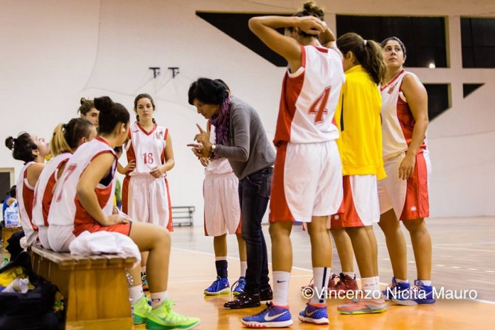 Timeout Unime Messina con Coach Buzzanca, photo Vincenzo Nicita Mauro