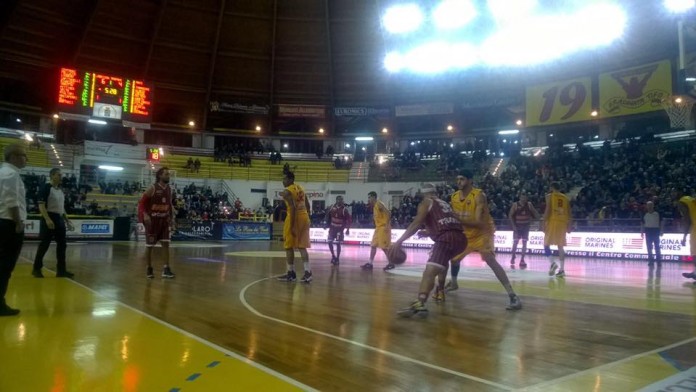 Griffin (Trapani) in palleggio nel derby con Barcellona