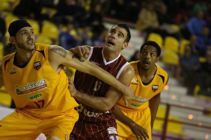 Un momento del derby Barcellona - Trapani