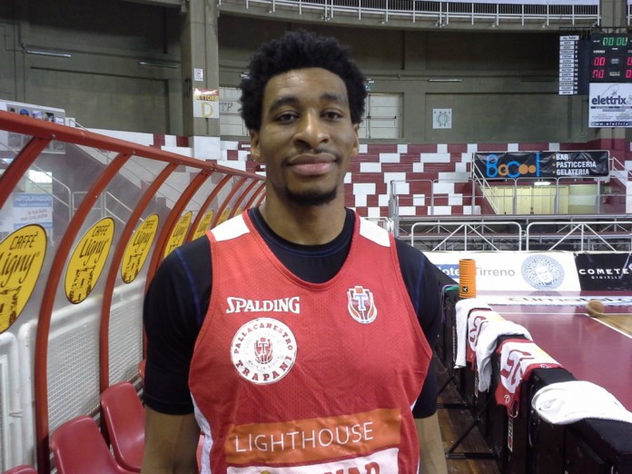 Stan Okoye in maglia Trapani