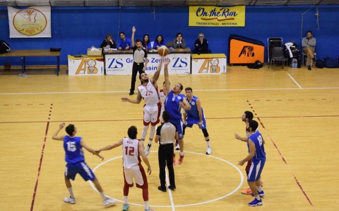 Palla a due Basket School Messina - Virtus Ragusa