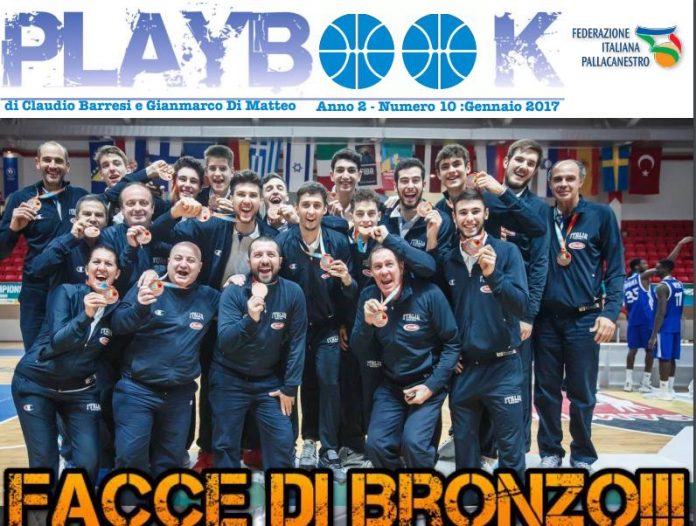 La copertina del numero 10 della rivista Playbook