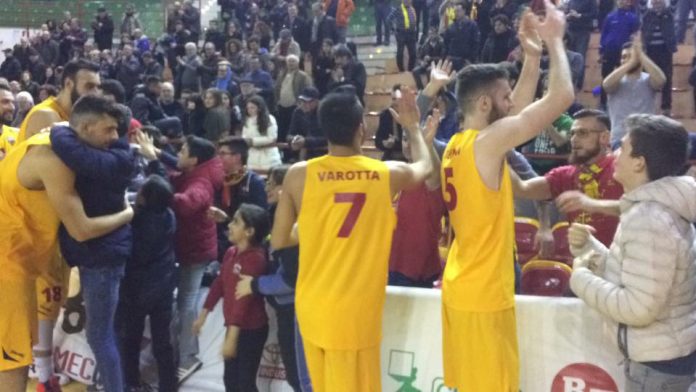 Barcellona festeggia la vittoria con Forlì