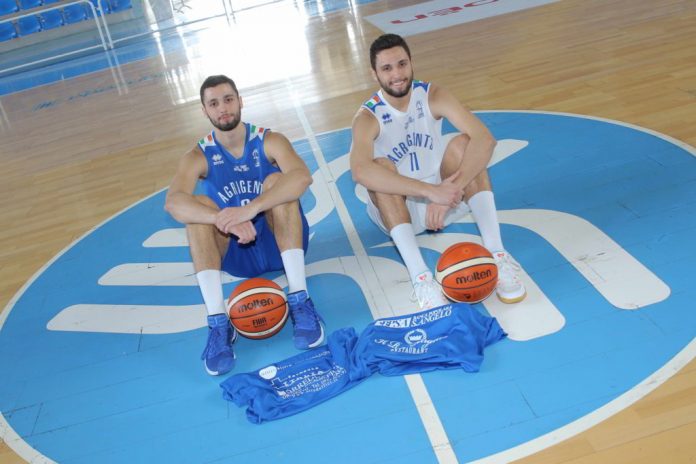 I gemelli Tartaglia con la maglia di Agrigento