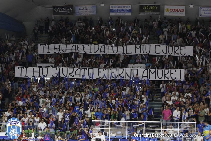 striscione dei tifosi dell'Orlandina