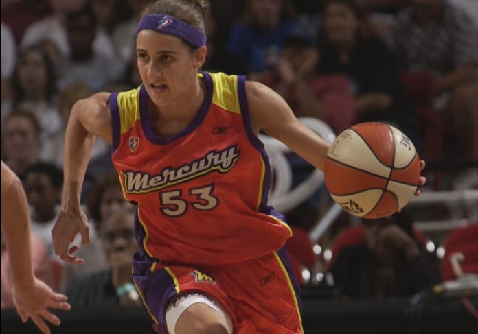 Susanna Bonfiglio con la maglia delle Phoenix Mercury