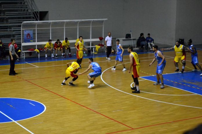 Ivan Stuppia in azione in Nuova Pallacanestro Messina - Azzurra Pozzallo