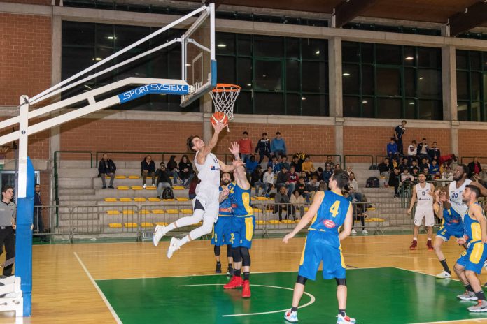 Angelo Luzza in azione contro Giarre (Foto di Gabriele Mazzullo)