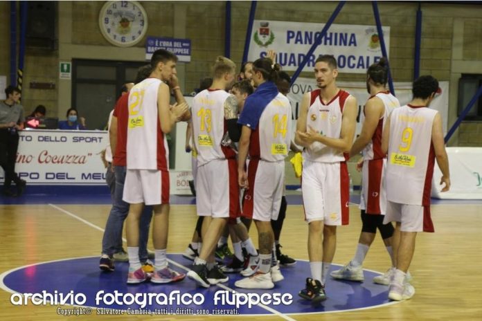 La JustMary Nuova Pallacanestro Messina Cocuzza festeggia la vittoria in gara 1 contro Molfetta - archivio fotografico filippese